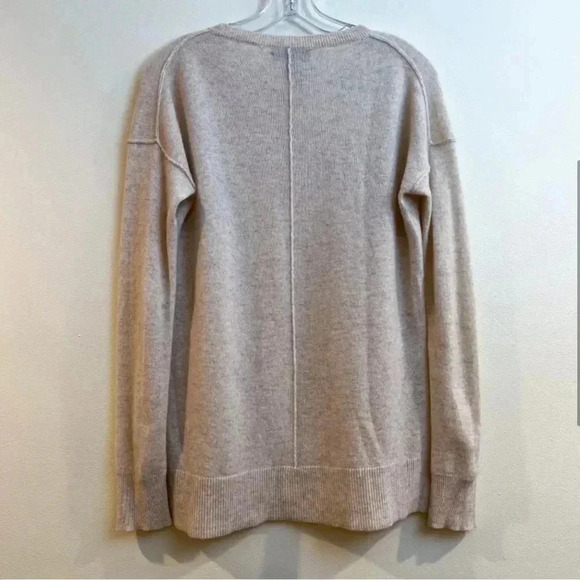 Aqua Women’s 100% Cashmere Classic Cream Crew Neck Sweater Small - Picture 3 of 8